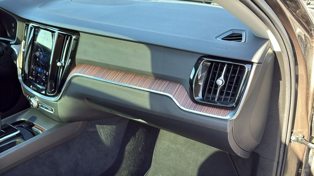 2025 Volvo V60 Cross Country B5 Plus AWD