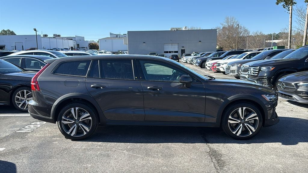 2025 Volvo V60 Cross Country B5 Plus AWD