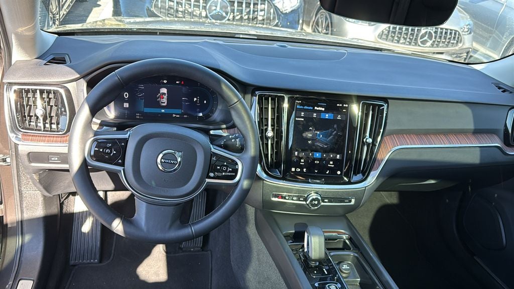 2025 Volvo V60 Cross Country B5 Plus AWD