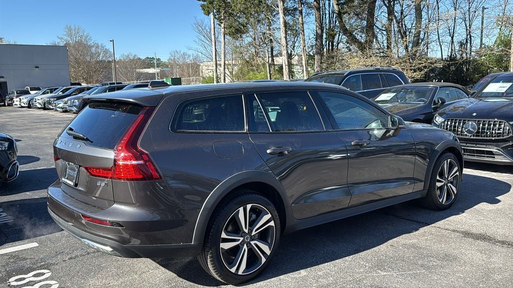 2025 Volvo V60 Cross Country B5 Plus AWD